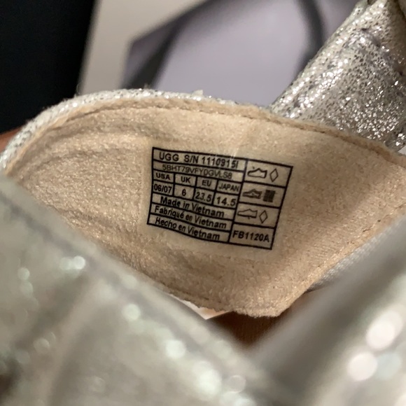 Infant Girl’s UGG Sandals - Picture 6 of 7